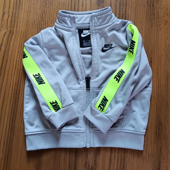 9m Nike outfit - Picture 6 of 7
